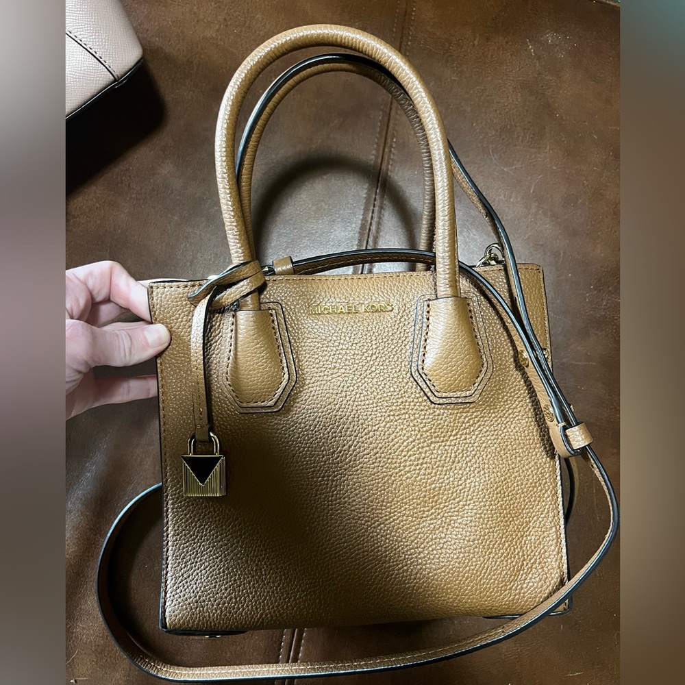 Michael Kors MD Messenger Crossbody Purse